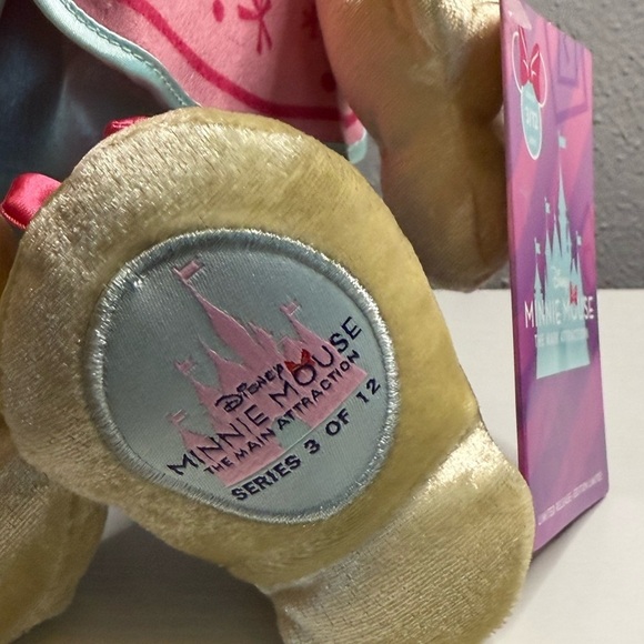 Minnie Mouse: The Main Attraction Plush – Mad Tea Party - Picture 4 of 5